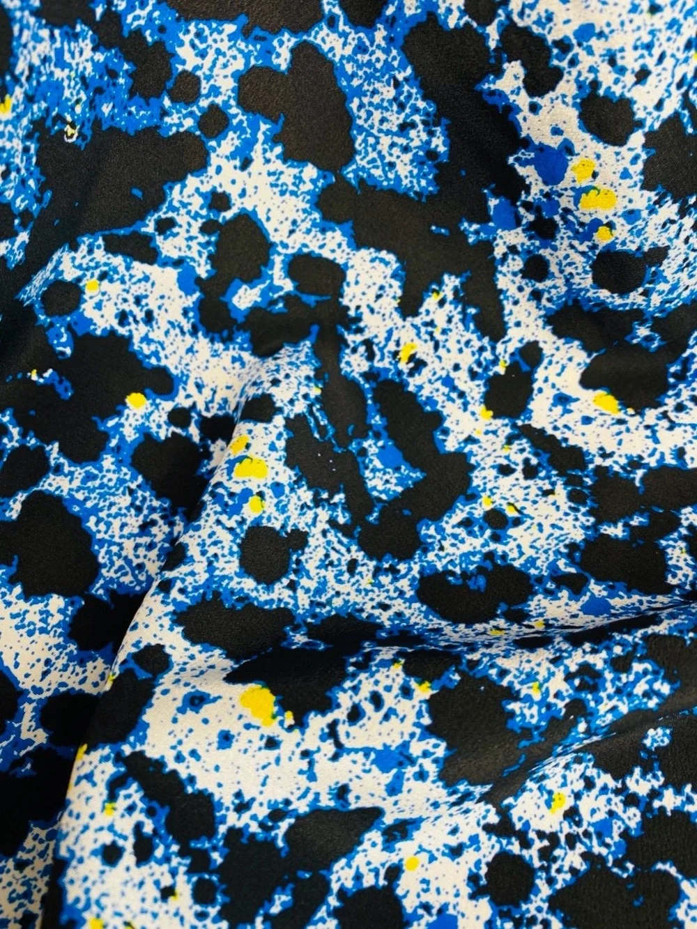 NWT SILKLETTE Blue/ Black/White/Yellow Pebbles 100% Fine Silk Kerchief Scarf